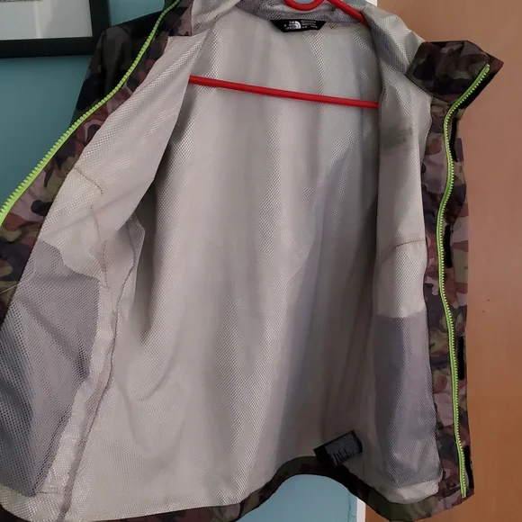 The North Face Kids Camouflage Raincoat - Green and Brown - Picture 3 of 8